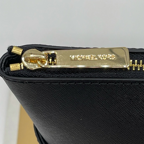 Michael Kors Large TZ Tote & Double Zip Wa… - Picture 8 of 12